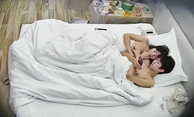 [Hotel leaked] The young couple stayed for two days, and the man did not get out of bed. The beauty's pussy was almost numb from being fucked. He sucked her breasts, fingered her pussy, and held her long legs. He couldn't get enough of it (4)