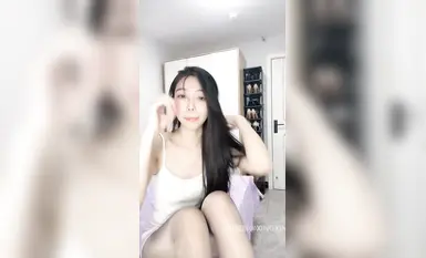 [Basah] rantai anjing jalang berkaki panjang yang melampau menjilat seluar dalam palam kasut tumit tinggi (41)