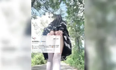 極品白虎蘿莉兔崽（兔崽愛露出）-國慶公園白絲洛麗塔露出木馬上自慰，後視行走噴水