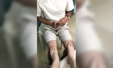 Footjob-Seluar jeans pelajar digulung, stokin bot putih (2)