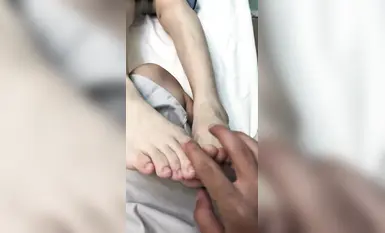 Footjob-Seluar jeans pelajar digulung, stokin bot putih (2)