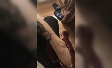 足控足交-小腿纹身妹返场足交(1)