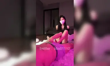 足控足交-御姐风，性感黑色露肩装，裸足超快撸鸡巴，言语羞辱_1