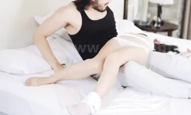 Ang mga tagahanga ng footjob-story ay naglalaro ng tatlong bagay na laro (1)