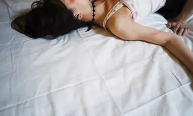 Ang mga tagahanga ng footjob-story ay naglalaro ng nakamamatay na hotel 2