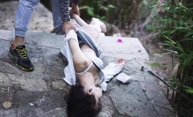 Người hâm mộ câu chuyện footjob kiểm soát chân chơi trò đuổi bắt