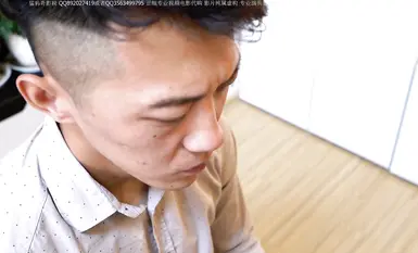 Kawalan kaki peminat cerita footjob bermain dengan kasut kristal