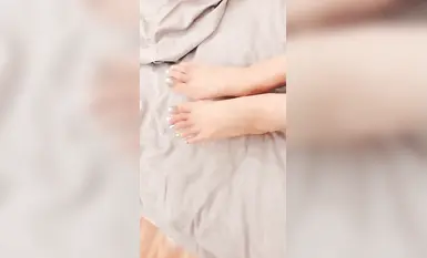 易直播 妮是八月 足控 足交 絲足 (2)