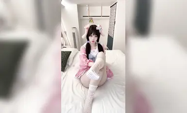 Người nổi tiếng trên Internet sữa phồng cắn một con thỏ OVO tùy chỉnh video hiển thị chân thủ dâm chân lụa cám dỗ kiểm soát chân phải xem