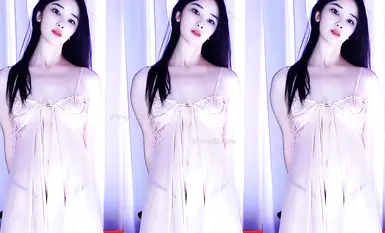 10月10日內購，萬元定製斗魚老牌顏值女神【阿籬】徹底放開了，三點全漏清晰懟穴 (1)