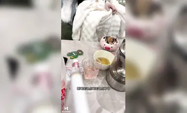 【精品乱伦】奶气草莓- 做家教的吊带丝袜嫂子灌醉哥哥去卧室休息在客厅把嫂子操的淫水乱流超清源码