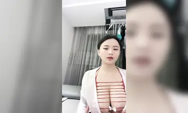 新品福利，狼粉瘋狂舔屏，F號天然豪乳御姐【葉姿】換衣露奶露逼誘惑，這對車大燈簡直太頂了