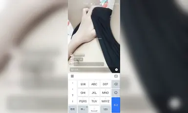 邻家学妹和线上男友视频，美乳嫩穴白虎自慰(2)