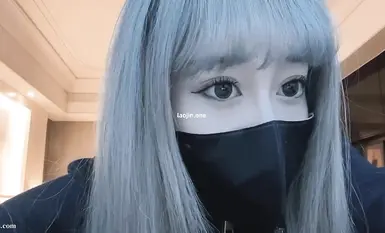 2025年10月最新，【重磅】極品反差推特女大學生【少蘿涵】付費大尺度視頻，完美露臉，清純反差愛約炮，白虎粉穴 (1)