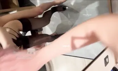 [Top-Tier Hookup Leak] Wanita cantik, wajah sempurna mendedahkan, melakukan hubungan seks di hadapan cermin hotel. Seks oral, stoking hitam terbuka kelangkang, gaya doggy. Karya agung yang mesti dilihat dibeli dengan perbelanjaan yang besar! (2)