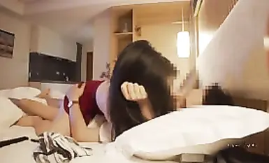 Seorang pemburu wanita Hangzhou secara khusus menyasarkan gadis-gadis muda yang lembut dan malah meminta mereka memperkenalkan teman wanita mereka kepadanya untuk seks - benar-benar mengagumkan! (12)