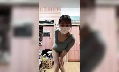 아름다운 댄스 학생과 그녀의 슈가대디 사이의 비밀. 그 대비는 충격적이다. (1)