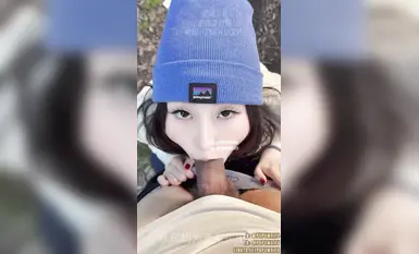 Dewi gemuk kegemaran saya, Aheiyan, dan anjing betinanya, Pupu, pergi mendaki pada musim luruh bersama seorang lelaki muda yang kacak. Puncak gunung adalah tempat yang bagus—pemandangan yang indah dan tiada sesiapa di sekelilingnya, sesuai untuk melakukan