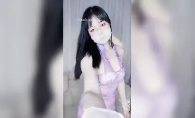 Nữ thần xinh đẹp và dễ thương Yue của Kuaishou sử dụng đạo cụ là tất để cưỡi ngựa và thủ dâm.