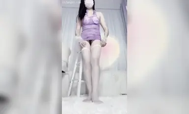 Nữ thần xinh đẹp và dễ thương Yue của Kuaishou sử dụng đạo cụ là tất để cưỡi ngựa và thủ dâm.