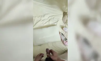 推特辭醬 蜜桃臀後入居家自拍，極品粉穴水汪汪小淫娃 (3)