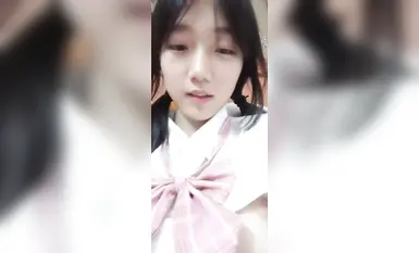 Isang cute na babae sa tabi ng bahay at ang kanyang online na kasintahan ay may 1v1 na relasyon. Maganda ang kanyang dibdib at basang ari. Nakikisali sila sa virtual sex at online BDSM. Kapansin-pansin ang kaibahan. (3)