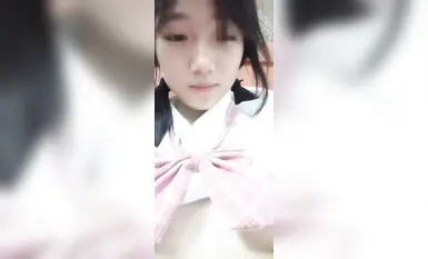 Isang cute na babae sa tabi ng bahay at ang kanyang online na kasintahan ay may 1v1 na relasyon. Maganda ang kanyang dibdib at basang ari. Nakikisali sila sa virtual sex at online BDSM. Kapansin-pansin ang kaibahan. (3)