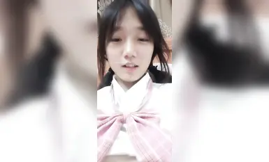 Seorang gadis comel di sebelah dan teman lelaki dalam taliannya mempunyai hubungan 1v1. Dia mempunyai payudara yang cantik dan faraj yang basah. Mereka terlibat dalam seks maya dan BDSM dalam talian. Kontrasnya sangat ketara. (3)