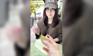 ผลงานล่าสุดของ Aheiyan เรื่อง "Be Your Girlfriend for a Day" นำเสนอเรื่องราวการที่เธอแอบยั่วยวนชายหนุ่มรูปงามบนท้องถนนอย่างไม่ตั้งใจ พร้อมเสนอตัวเป็นแฟนสาวให้หนึ่งวัน หลังจากช้อปปิ้งและรับประทานอาหารเสร็จ เธอก็ชวนพวกเขามาที่บ้าน ซึ่งแน่นอนว่าเป็