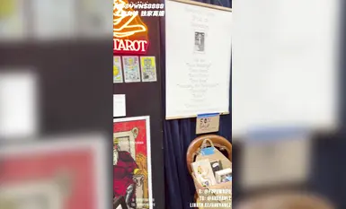 ผลงานล่าสุดของ Aheiyan เรื่อง "Be Your Girlfriend for a Day" นำเสนอเรื่องราวการที่เธอแอบยั่วยวนชายหนุ่มรูปงามบนท้องถนนอย่างไม่ตั้งใจ พร้อมเสนอตัวเป็นแฟนสาวให้หนึ่งวัน หลังจากช้อปปิ้งและรับประทานอาหารเสร็จ เธอก็ชวนพวกเขามาที่บ้าน ซึ่งแน่นอนว่าเป็