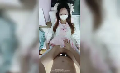 91大神女友，芊细的身材,粉粉小厨娘做饭时被爸爸抱腰后入