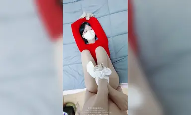 91 God's girlfriend, with a slender figure, dressed in white Lolita stockings, the plot involves sex (1)