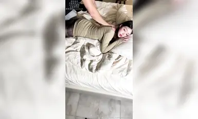 財閥の生涯の慰み者、思慮深いミャオ族。二人のボスも加わり、それぞれが中出しされる。まさに至福の体験だった。