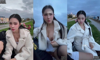 ซีเหมิงเหยาอยู่ติดถนนใหญ่เลย! คนเดินเข้าออกกันเกลื่อนกลาดไปหมด พอมีคู่รักเดินผ่านมา ฉันนั่งอยู่บนเจเจ ไม่กล้าขยับตัวเลย ไม่มีวิดีโอไหนบันทึกช่วงเวลานั้นไว้ได้!