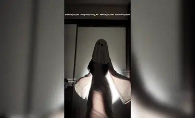 藝校活潑露臉美女【玉米yum_707】最新VIP長視頻作品，刮陰毛玩具紫薇+萬聖節限定 (1)