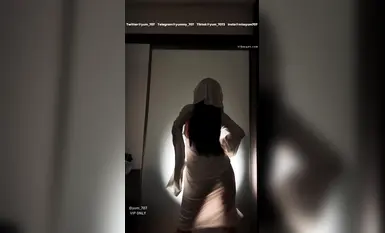 藝校活潑露臉美女【玉米yum_707】最新VIP長視頻作品，刮陰毛玩具紫薇+萬聖節限定 (1)