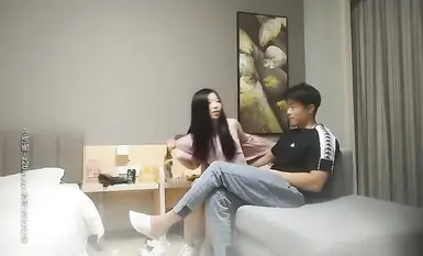 Malam ini saya berkawan dengan gadis-gadis cantik; Saya bertemu seorang wanita muda dengan seorang kanak-kanak di Momo.