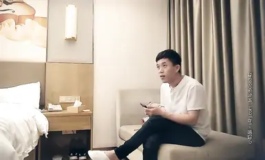 Cô gái Đài Loan hàng đầu, vô cùng nóng bỏng và gợi cảm, cởi đồ, nắm và nhào nặn ngực của nhau, quan hệ trên ghế sofa, đâm vào âm hộ và xuất tinh.