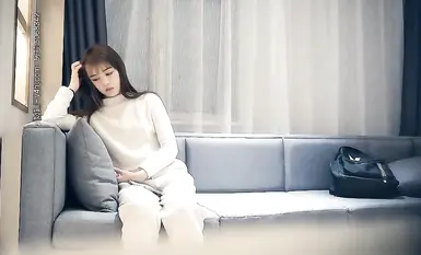 极品小姐姐，文静靓女，羞羞搭搭的，甜美乖巧高颜值，埋头双腿之间狂舔猛插，激情劲爆撸管必备