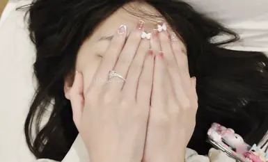 高校反差箍牙美女和男友在教室口交，校外开房啪啪。 (2)