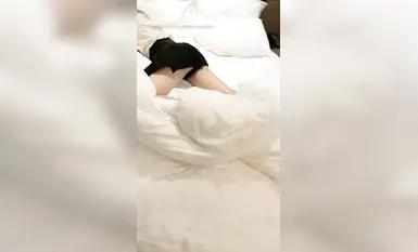 酒醒後姐妹雙雙齊發騷【蕾絲少女探花】玉臀並排高聳，牡丹含露涓涓，柳腰玉股盡展現，風流郎輕擔腿上肩