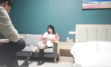 สาวแว่นหน้าอกโต ดูเหมือนใสๆ แต่จริงๆ แล้วเป็นสาวสำส่อน แตกต่างอย่างสิ้นเชิงเมื่อเปลือยกาย เป็นสาวสวยเจ้าชู้ จูบอย่างดูดดื่มและมีเซ็กส์