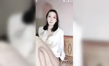 ラビットベイビーが開脚、巨乳で上品な若い女性が自慰行為をしながら開脚（2）