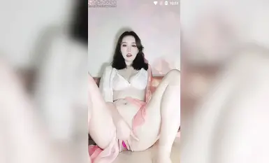 กระต่ายน้อยแสดงท่าฉีกขา หญิงสาวอกใหญ่สง่างามแสดงท่าฉีกขาขณะสำเร็จความใคร่ด้วยตนเอง (3)