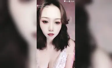 Bé thỏ con thực hiện động tác xoạc chân, người phụ nữ trẻ ngực lớn, thanh lịch thực hiện động tác xoạc chân trong khi thủ dâm (3)