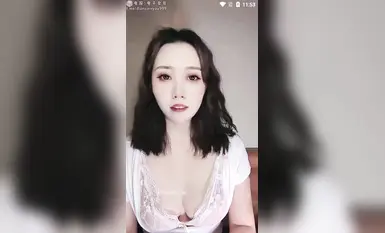 Bé thỏ con thực hiện động tác xoạc chân, người phụ nữ trẻ ngực lớn, thanh lịch thực hiện động tác xoạc chân trong khi thủ dâm (3)