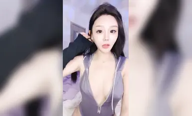 ดีเจสาวสวยประจำไนท์คลับ [ความงามตามธรรมชาติ] ทำงานพาร์ทไทม์ในอุตสาหกรรมบันเทิงสำหรับผู้ใหญ่ โดยแสดงการเต้นเซ็กซี่และใช้อุปกรณ์ประกอบฉากสำหรับการสำเร็จความใคร่ด้วยตนเอง รูปลักษณ์ รูปร่าง และอวัยวะเพศของเธอล้วนยอดเยี่ยม และเธอก็มีอารมณ์ทางเพศสูงมาก (1)