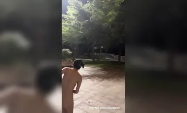 天花板露出狂人御姐【cikaimoon】新作+近期作品合集，田野里的自由：與農民共度的一天，在農民面前全裸露出，在沙灘人前全裸露出，真的是大膽完全不怕啊 (1)