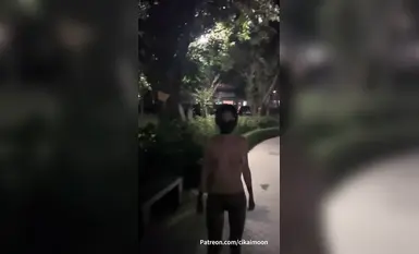 天花板露出狂人御姐【cikaimoon】新作+近期作品合集，田野里的自由：與農民共度的一天，在農民面前全裸露出，在沙灘人前全裸露出，真的是大膽完全不怕啊 (1)