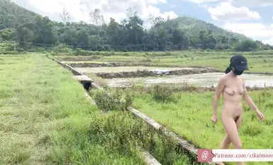 Trần nhà hé lộ tác phẩm mới của người phụ nữ trưởng thành điên rồ [cikaimoon] + một bộ sưu tập các tác phẩm gần đây. Tự do trên đồng ruộng: một ngày ở cùng nông dân, hoàn toàn khỏa thân trước mặt nông dân, hoàn toàn khỏa thân trước mặt mọi người trên bãi biển. Cô ấy thực sự táo bạo và không sợ hãi (2).